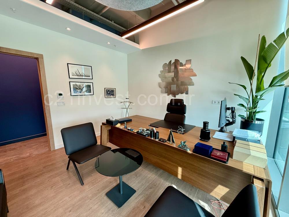Vadistanbul Kiralık Ofis 450m2 +36m2 Teraslı Dekorasyonlu Maslak