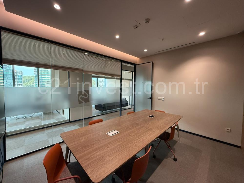 Vadistanbul Kiralık Ofis 991m2 Mobilyalı Taşınmaya Hazır Teraslı