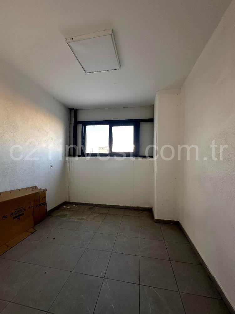 VELİKÖY OSB 'DE 3600 M2 KULLANIMA HAZIR BİNA