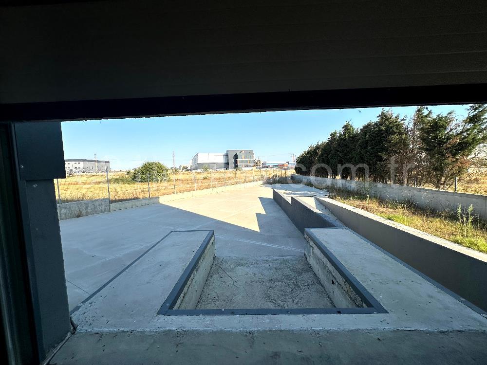 VELİKÖY OSB 'DE 3600 M2 KULLANIMA HAZIR BİNA