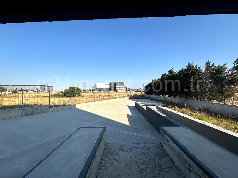 VELİKÖY OSB 'DE 3600 M2 KULLANIMA HAZIR BİNA